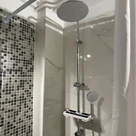 Apartment Stylish With Garden, Hilton Area. Near Metro
